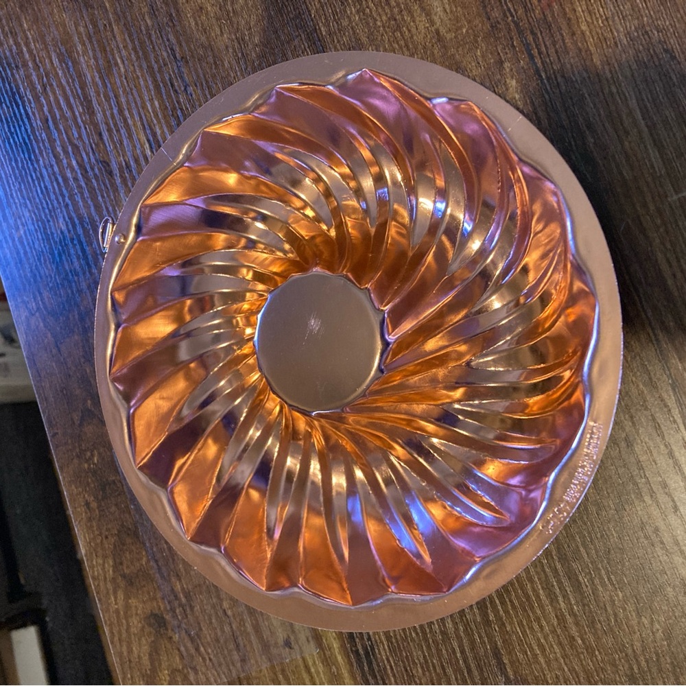 Vintage 1983 round fluted copper jello mold